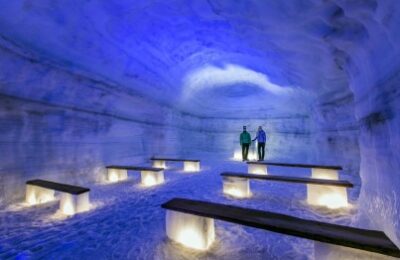 Eishöhle im Gletscher Langjökull