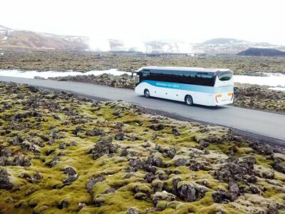 Bus von Reykjavík zur Blauen Lagune